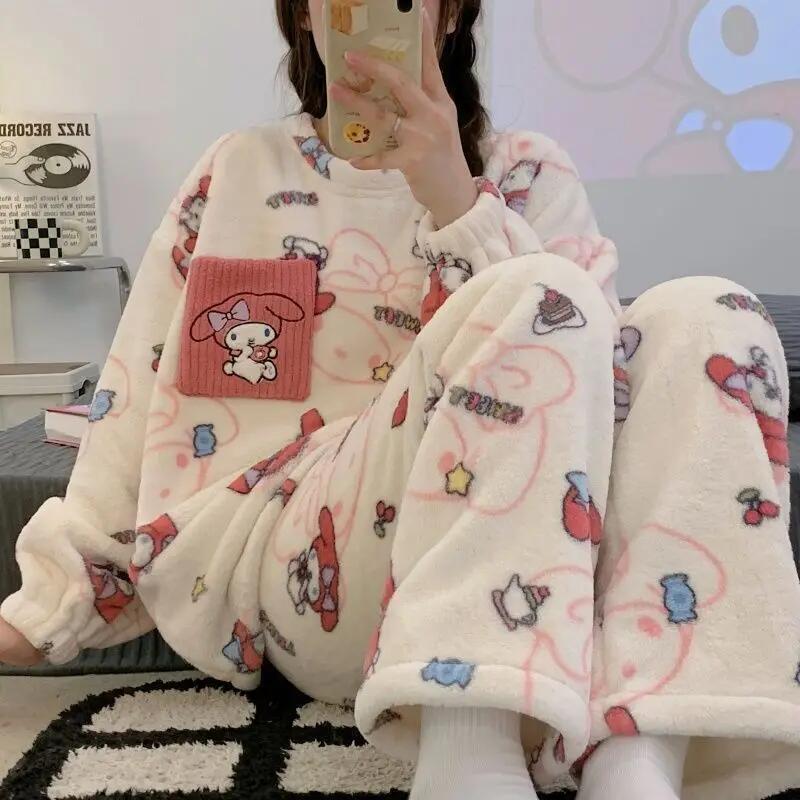 Pijamas Femininos Hello Kitty  - Winter Clothes avaliação e preço